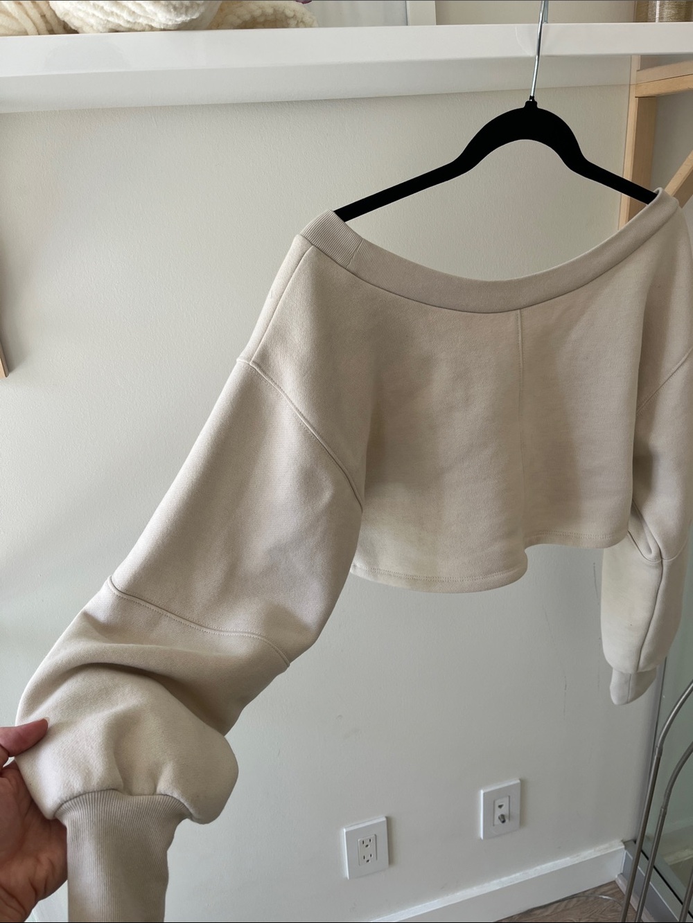 Cropped Sweatshirt in Light Beige - Picture 3 of 3